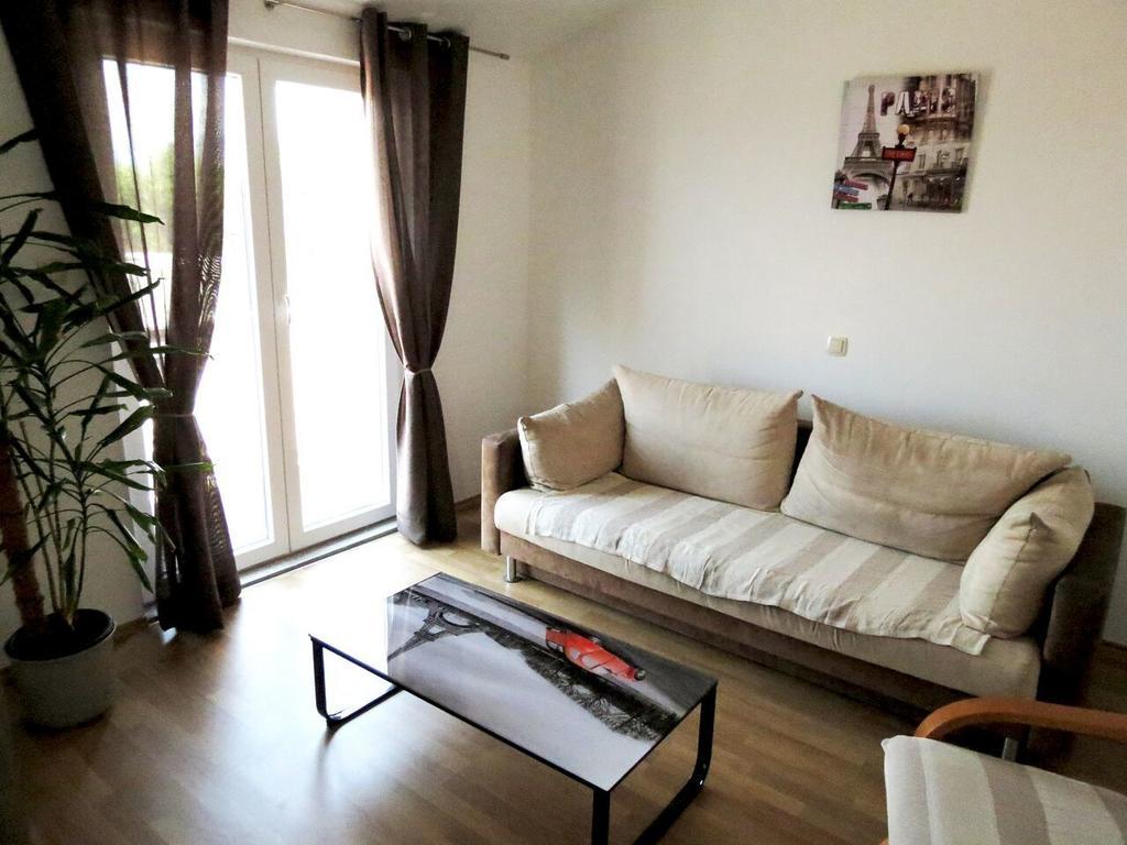 Apartments Ljubicic Podstrana Ruang foto