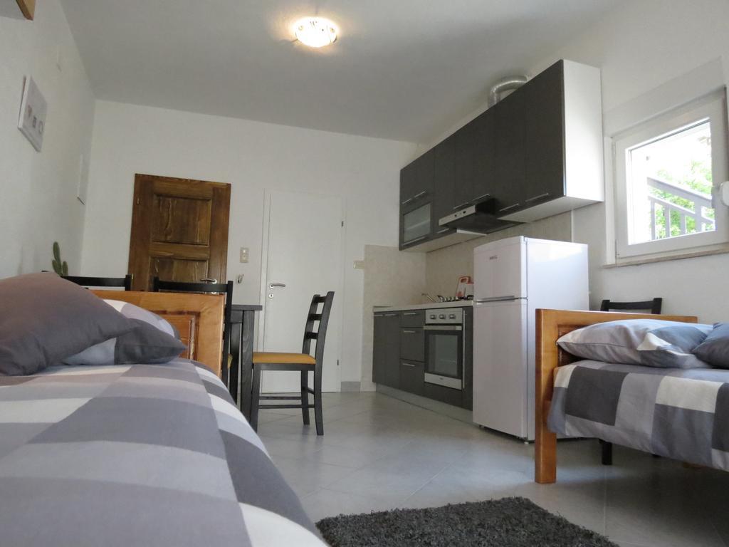Apartments Ljubicic Podstrana Ruang foto