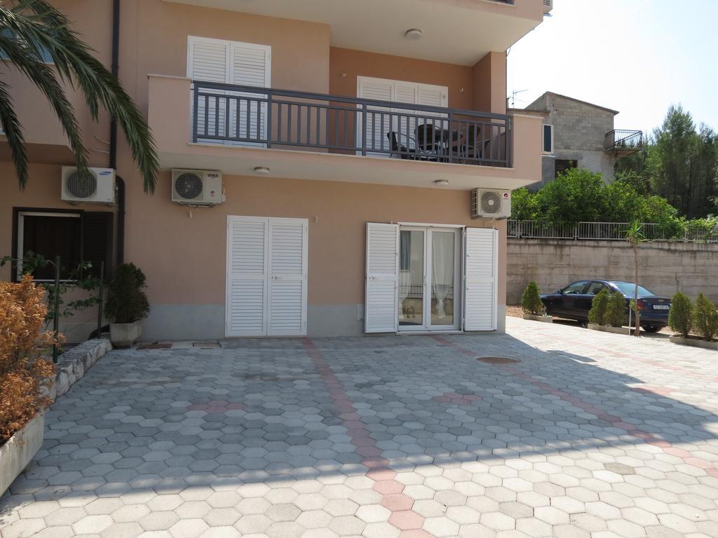 Apartments Ljubicic Podstrana Bagian luar foto