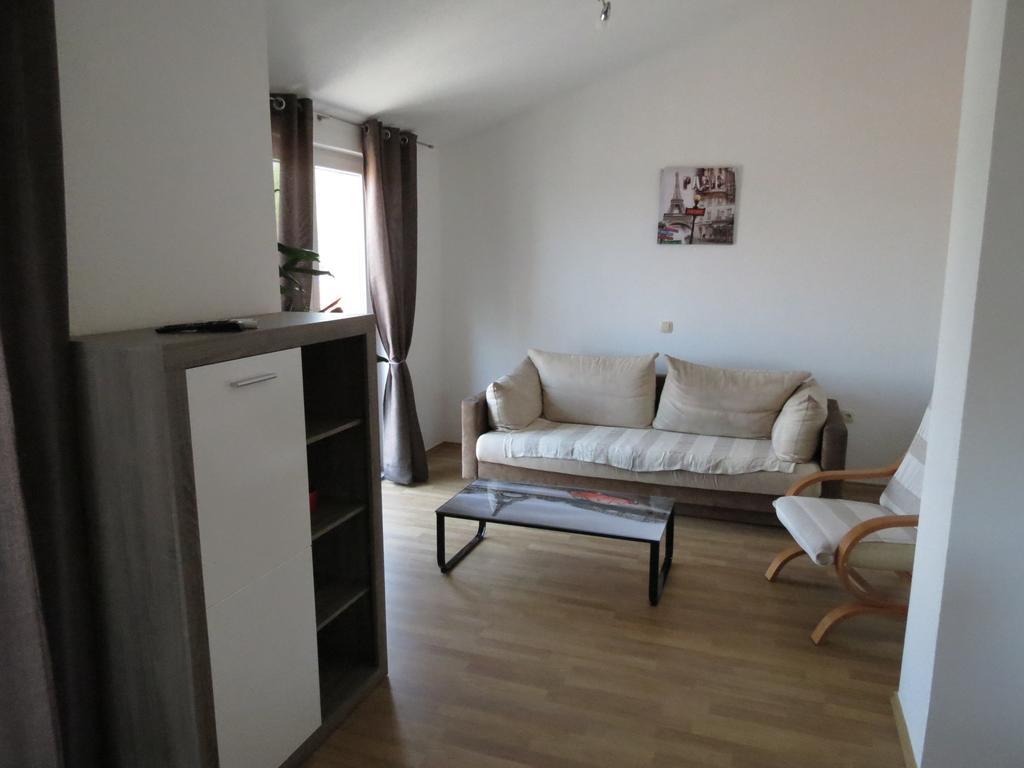 Apartments Ljubicic Podstrana Ruang foto